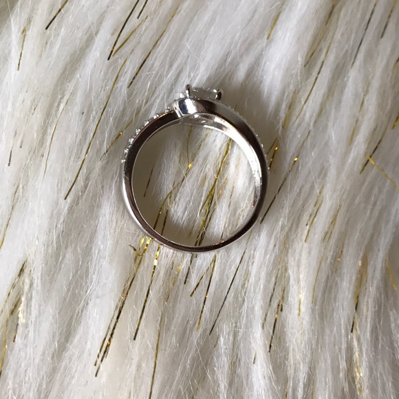 Sterling silver and CZ ring - Picture 6 of 8